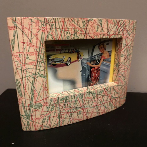 Vintage picture frame 1950 pattern like new