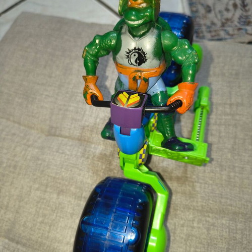 Tmnt Leonardo motorcycle toy with Leonardo figure used