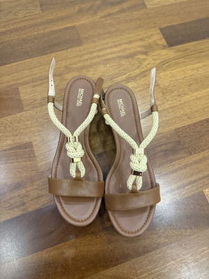Michael Kors πλατφόρμες πέδιλα μέγεθος 40,5 μεταχειρισμένα, καφέ χρώμα