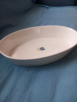 Ceramic baking dish in ecru color like new