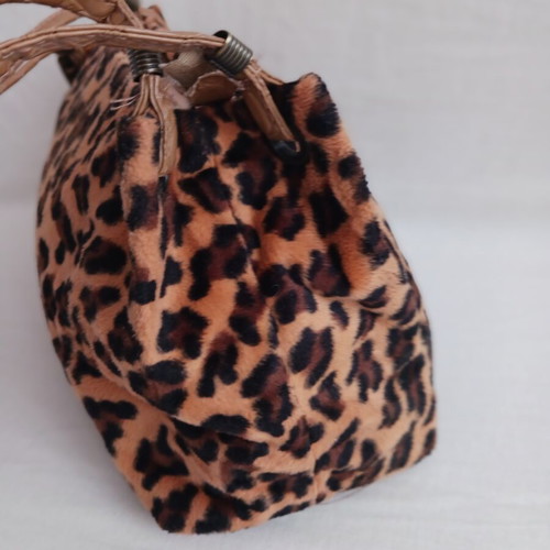 Handbag with leopard print like new, medium size, brown