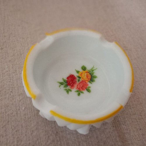 Vintage Milk Glass Ashtray Set 70s new