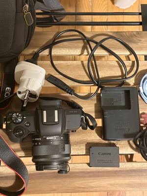 Canon EOS M50 mirrorless like new with EF-M 15-45mm IS STM lens
