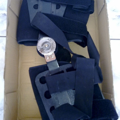Adjustable Knee Brace with Goniometer like new