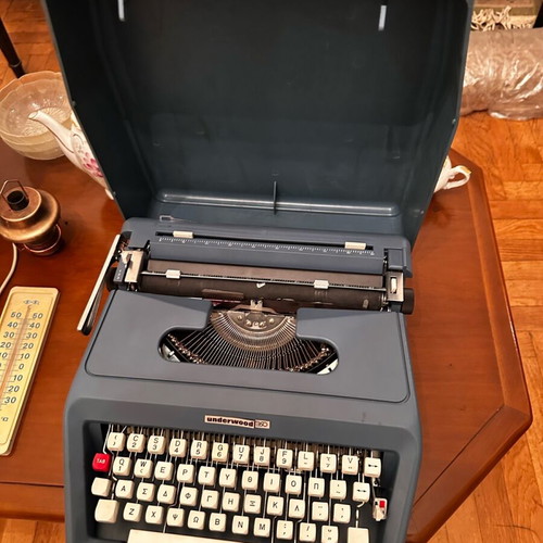 Underwood typewriter used, vintage