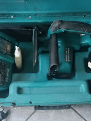 αλυσοπρίονο μπαταρίας Makita.