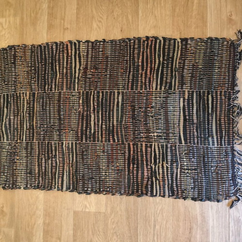 Black-brown rug like new 1.05x62 cm