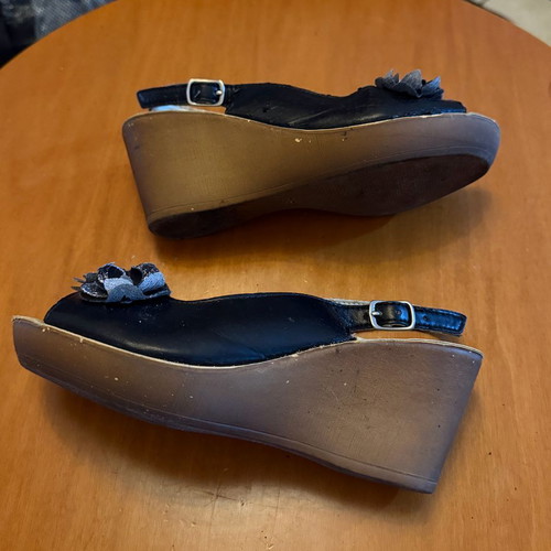 Inblu women's platform shoes used, size 35, black with flowers