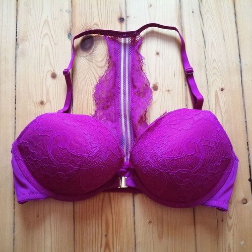 Hunkemöller 75B pink lace bra with front clasp