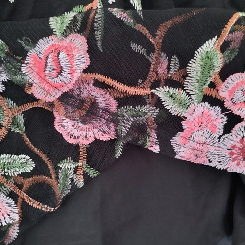 Floral top Shein like new, summer embroidered design