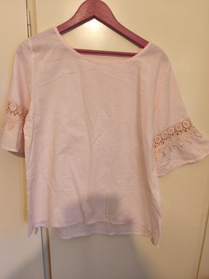 Women's cotton shirt like new, medium, pale pink with lace detail