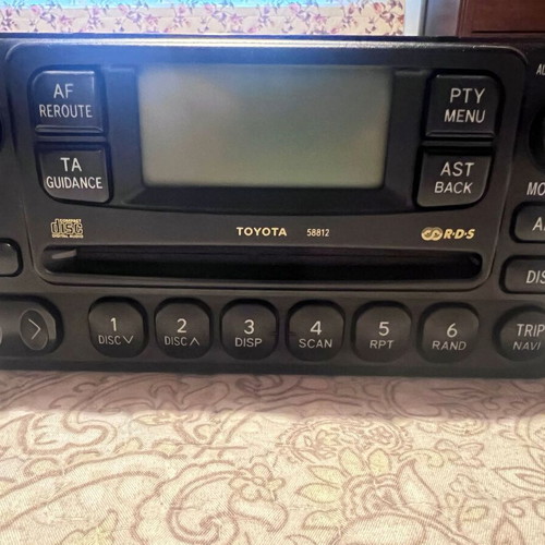 Toyota RAV 4 01-05 CD radio used in excellent condition