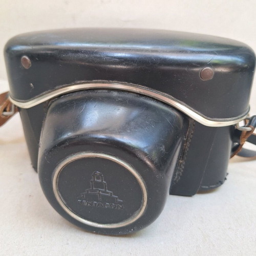Pentaflex SL camera used with case
