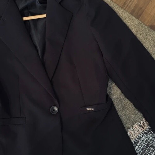 Women's black slim fit blazer size L like new
