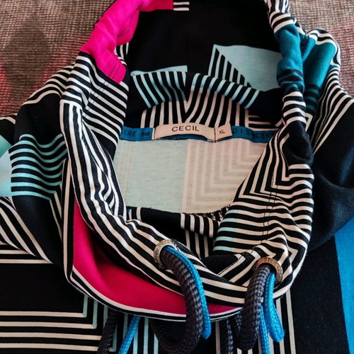 Cecil sweatshirt colorful thin XL like new with geometric patterns