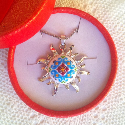 Sun necklace with hand embroidery new, multicolored