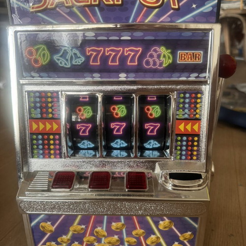 Slot machine table game like new, battery operated