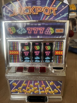 Slot machine table game like new, battery operated