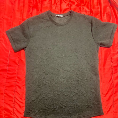 Men's black Noshame t-shirt like new with embossed flowers, size M