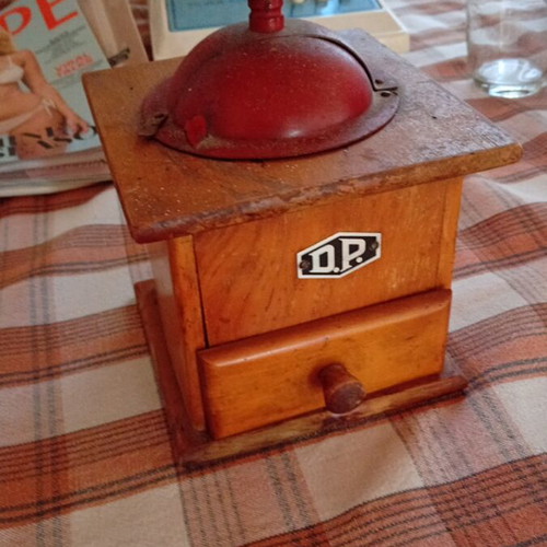 Vintage D.P. manual coffee grinder, wooden, collectible