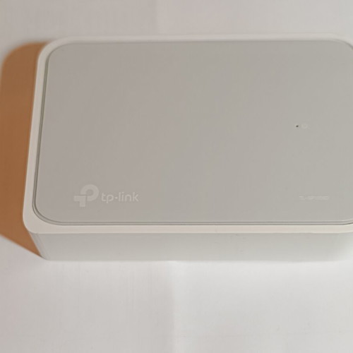 TP-Link TL-SF1005D 5-Port 10/100Mbps Switch used