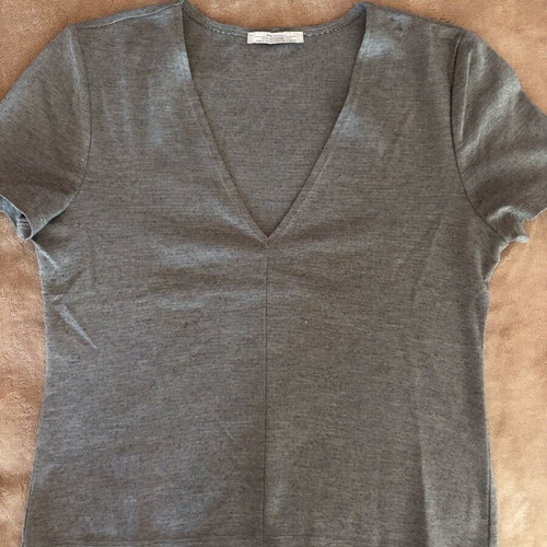 Zara blouse with V neckline gray like new, size S