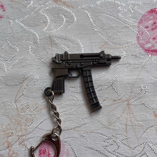 Škorpion vz. 61 keychain new, gray and silver