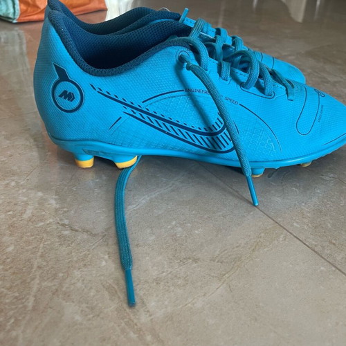 Nike football shoes athletic used, turquoise, size 34