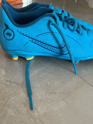 Nike football shoes athletic used, turquoise, size 34