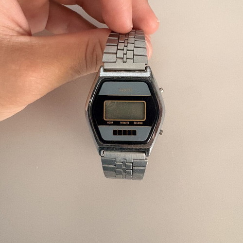 Sanyo vintage digital wristwatch LCD late 70s early 80s