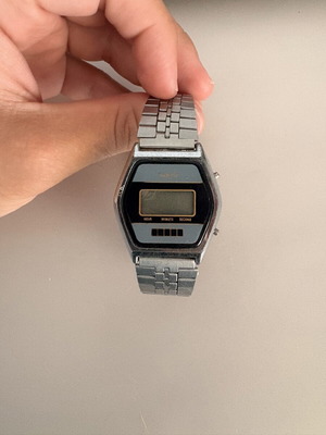 Sanyo vintage digital wristwatch LCD late 70s early 80s