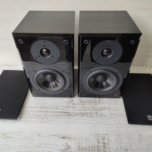 Yamaha NX-E400 PianoCraft Bookshelf Speakers like new, high-gloss piano black