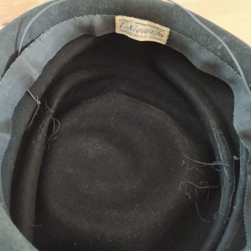 Brimless hat like new, 1950s vintage from Modas Nerantzi
