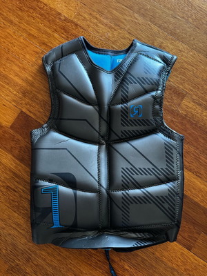 Ronix One life jacket like new, size Large, for watersports