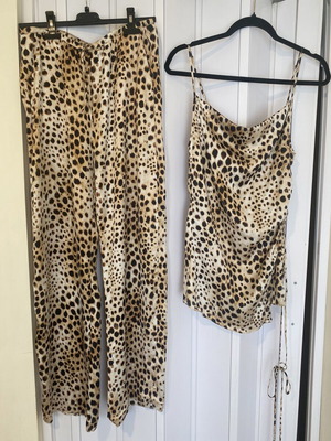 Leopard Print Zara Set like new, comfortable fit
