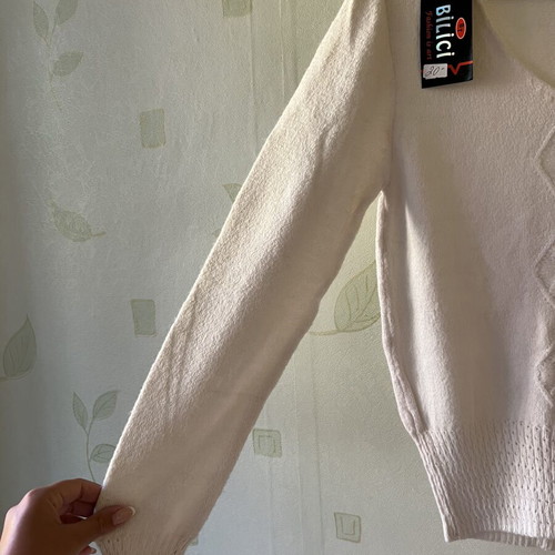 A-Style white wool sweater new with label