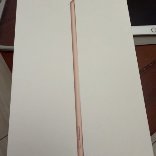 iPad 6th Generation 128GB Gold like new