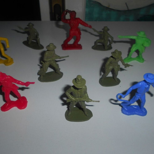 Western cowboy and Indian figures pack of 10 used toy soldiers from previous century