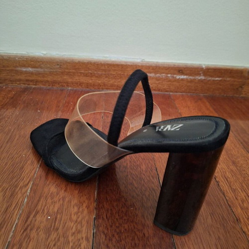 Zara women's sandals with thick heel and elastic, like new, size 40