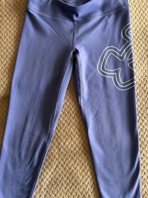 Under Armour fitness leggings used, kids purple XS size 5-6 years