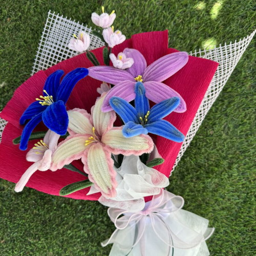 Handmade flower bouquet made of wire, new