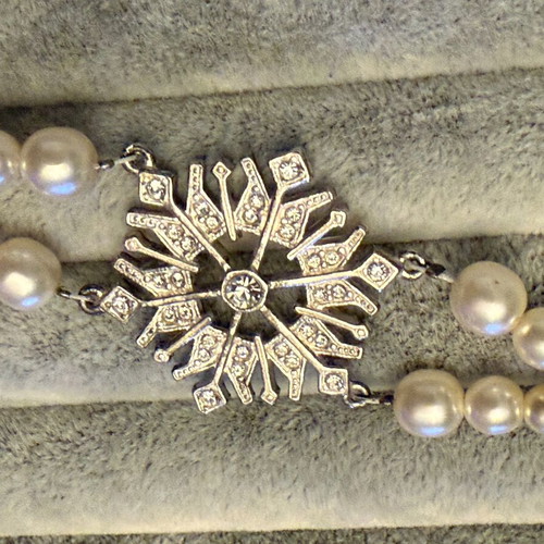 Silver bracelet with snowflake and pearls Jenavi new