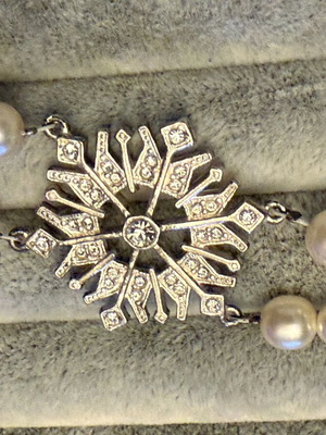 Silver bracelet with snowflake and pearls Jenavi new