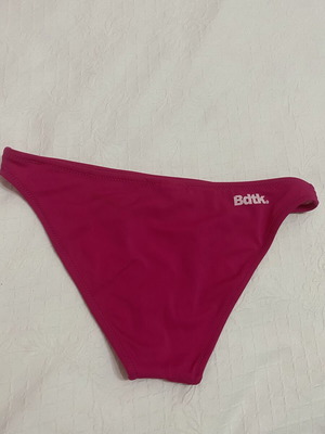 Bodytalk fuchsia bikini bottom size S like new