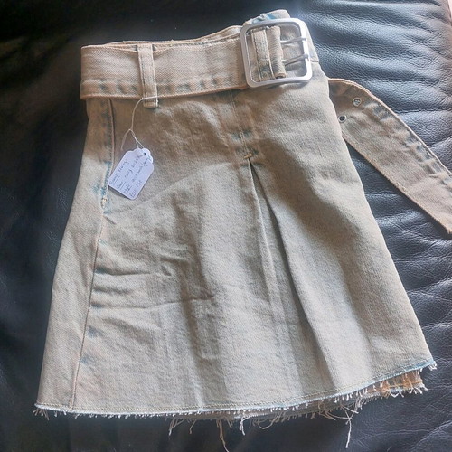 Mini denim skirt with belt like new, size M, gray