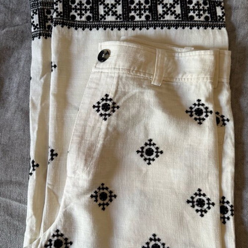 Zara pants small like new, black and white