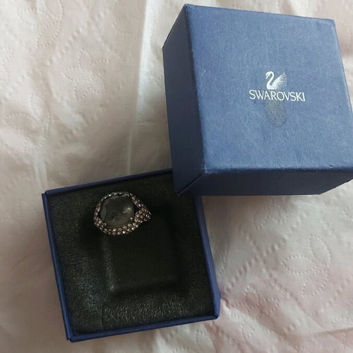 Swarovski women's ring silver like new, size 6-7