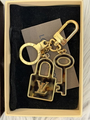 Louis Vuitton bag charm keychain new, gold and brown enamel