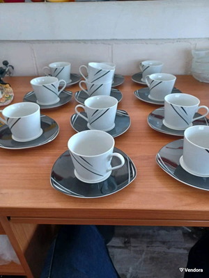 Tea cup set with saucers, 11 pieces plus one gift, like new