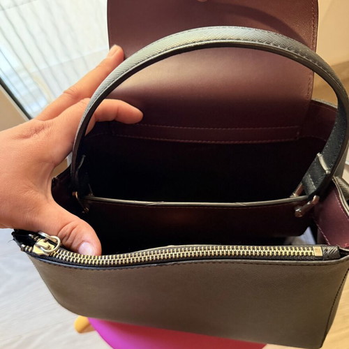 Bag like new, black exterior and burgundy interior, durable material